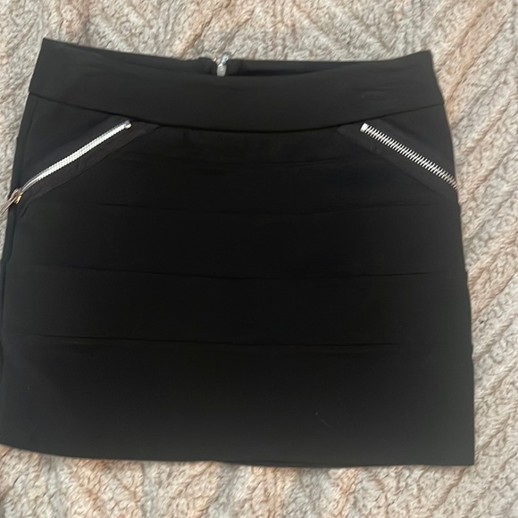 Zippered Black Bandage Skirt - Picture 1 of 3